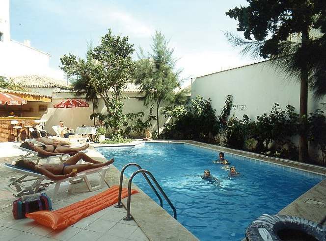 Akdeniz Apart Hotel Кушадасы Экстерьер фото